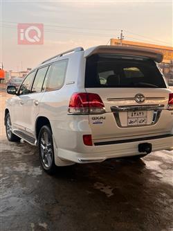 تۆیۆتا لاند کروزەر